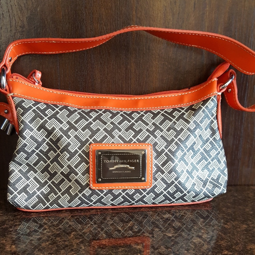 ✔SOLD✔Tommy Hilfiger Purse⚡FLASH SALE⚡